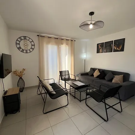 Neuf, A 12mn Du Futuroscope, 9 Personnes-le Coquelicot *