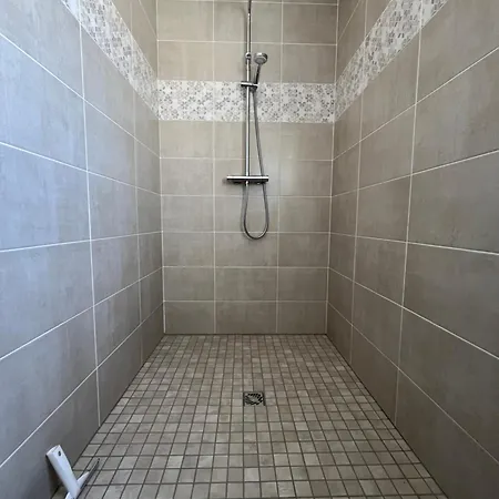 Neuf, A 12mn Du Futuroscope, 9 Personnes-le Coquelicot *